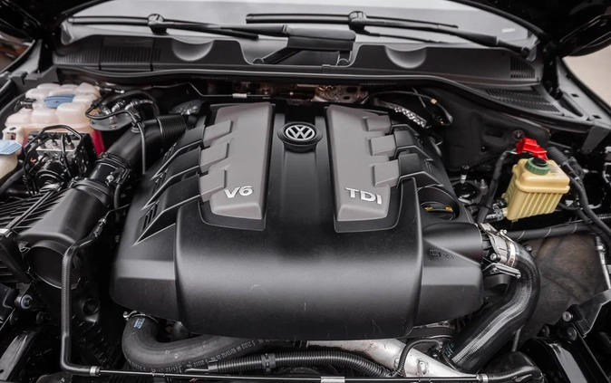 Volkswagen Touareg cena 69900 przebieg: 238000, rok produkcji 2012 z Radom małe 667
